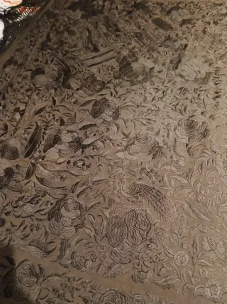 Mantón de Manila negro con flecos