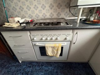 Cocina blanca y azul