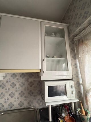 Cocina blanca y azul
