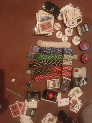 Kit de póker: fichas, cartas y dados