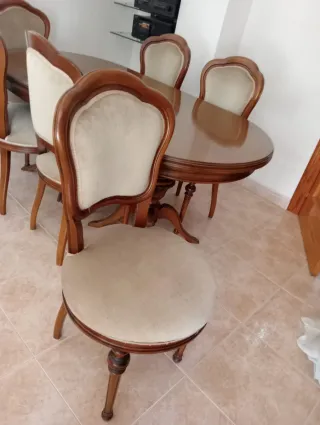 Mesa de comedor ovalada y 6 sillas