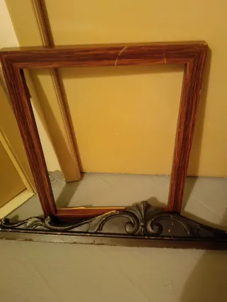 Marco de madera y moldura decorativa