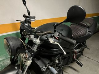 Triumph Daytona 955i Negra