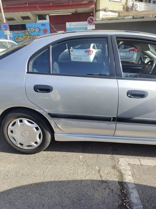 Mitsubishi Carisma 2000