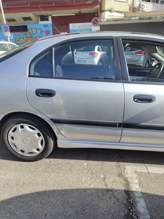 Mitsubishi Carisma 2000