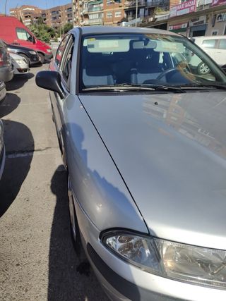 Mitsubishi Carisma 2000