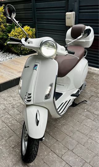 Vespa Primavera 125 Scooter Automática