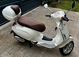 Vespa Primavera 125 Scooter Automática