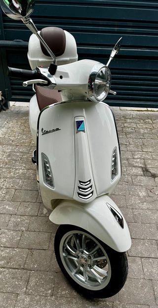 Vespa Primavera 125 Scooter Automática
