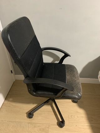 Silla de oficina negra y gris