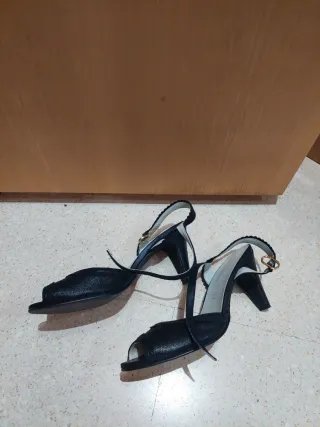Sandalias de tacón negras