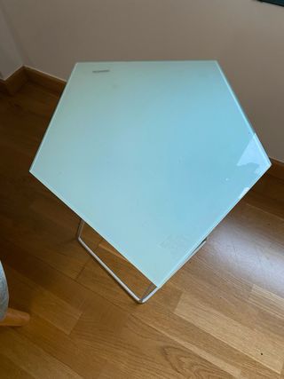 Mesa auxiliar cristal y metal