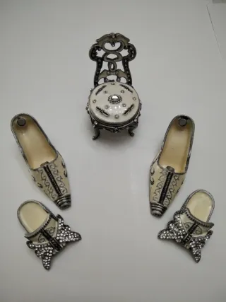 Conjunto decorativo zapatos y silla