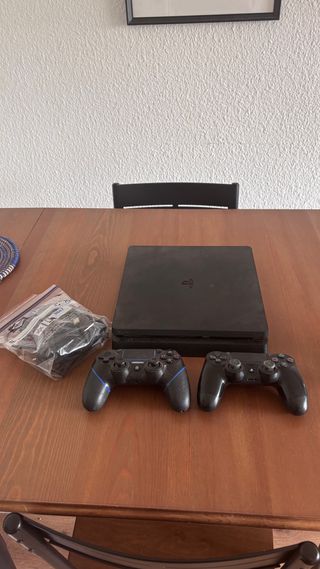 PS4 (PlayStation 4) Nera + 1 Controller