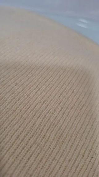 Bufandas nuevas beige, rosa y verde.