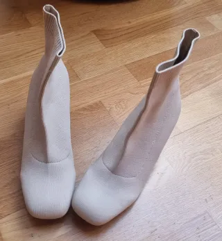Botines calcetín beige