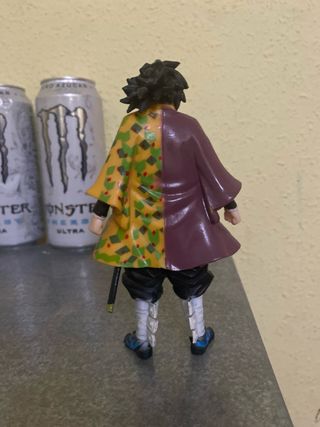 Figura coleccionable anime - Tomioka Giyu