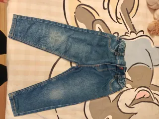Lote Ropa Niña: 2 Pantalones Vaqueros, 1 Malla y