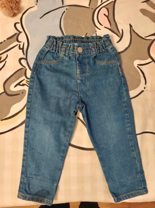 Lote Ropa Niña: 2 Pantalones Vaqueros, 1 Malla y