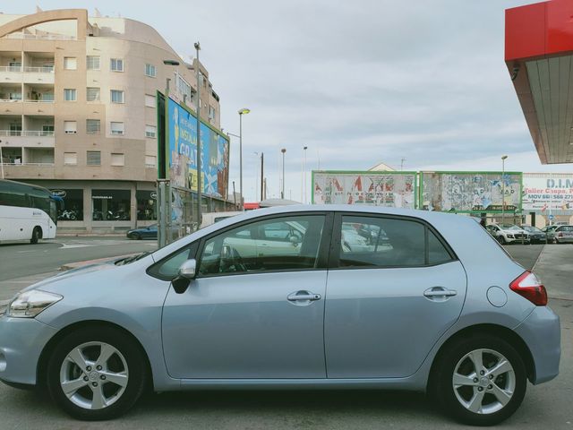 Toyota Auris 2010