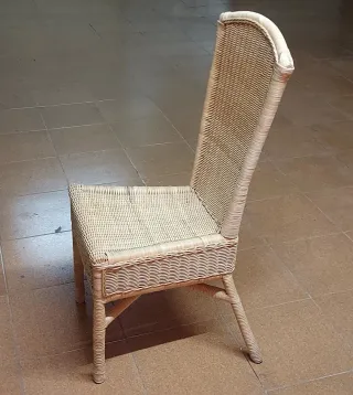 Sillón de caña de bambú y madera