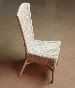 Sillón de caña de bambú y madera