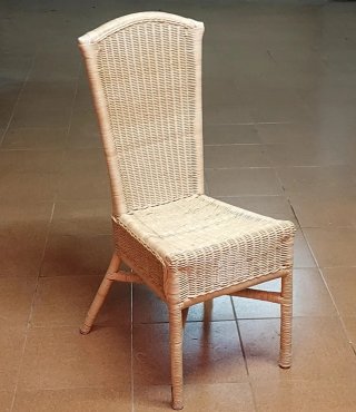 Sillón de caña de bambú y madera
