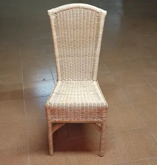 Sillón de caña de bambú y madera