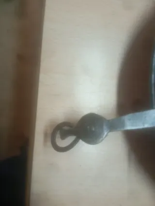 Balanza romana de metal antigua