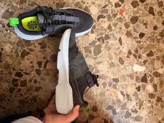 Zapatillas Nike Negras/Gris con Detalles Verdes