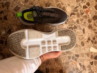Zapatillas Nike Negras/Gris con Detalles Verdes