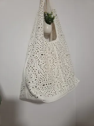 Bolsos de piel con diseño troquelado