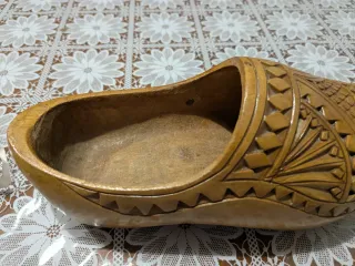 Articolo da scrivania in legno intagliato