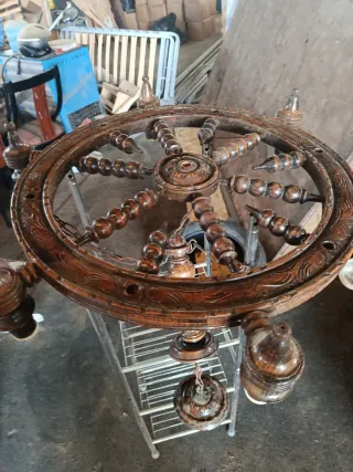 Lámpara antigua de madera estilo rustico vintage