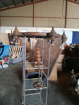 Lámpara antigua de madera estilo rustico vintage