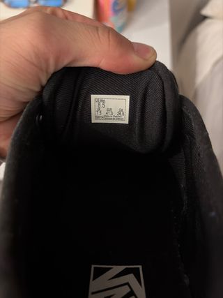 Zapatillas Vans Negras y Blancas