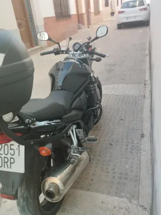 Suzuki Bandit 650 Negra.