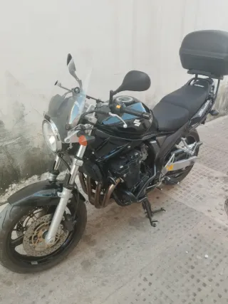 Suzuki Bandit 650 Negra.