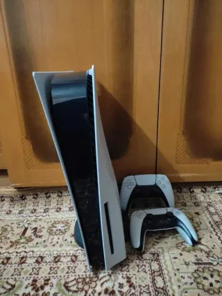 PS5 + todo incluido: mandos + juegos y auriculares