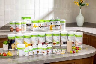Cremas, productos de nutrición, aleo...