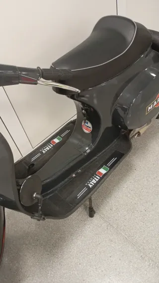 Vespa Super 125 Negra y Naranja