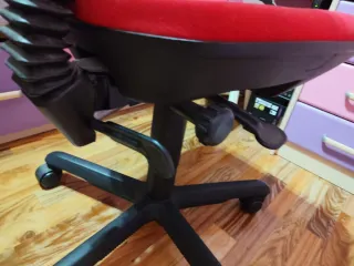 Silla de oficina roja