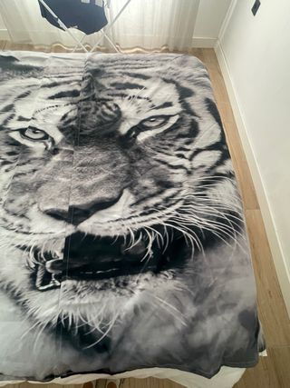 Cortinas con estampado de león