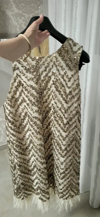 Vestido fiesta lentejuelas y plumas