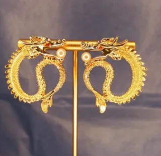 Pendientes Dragón Acero Inox chapados Oro y Perlas