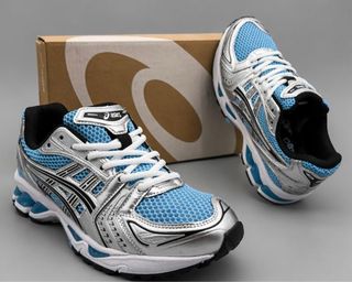 Zapatillas Asics Azul y Plata
