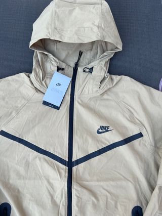Chaqueta Cortavientos Nike Tech Beige