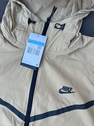 Chaqueta Cortavientos Nike Tech Beige