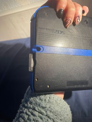 Nintendo 2DS Azul y Negra + 7 Juegos