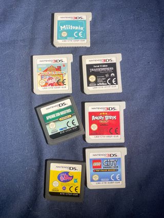 Nintendo 2DS Azul y Negra + 7 Juegos